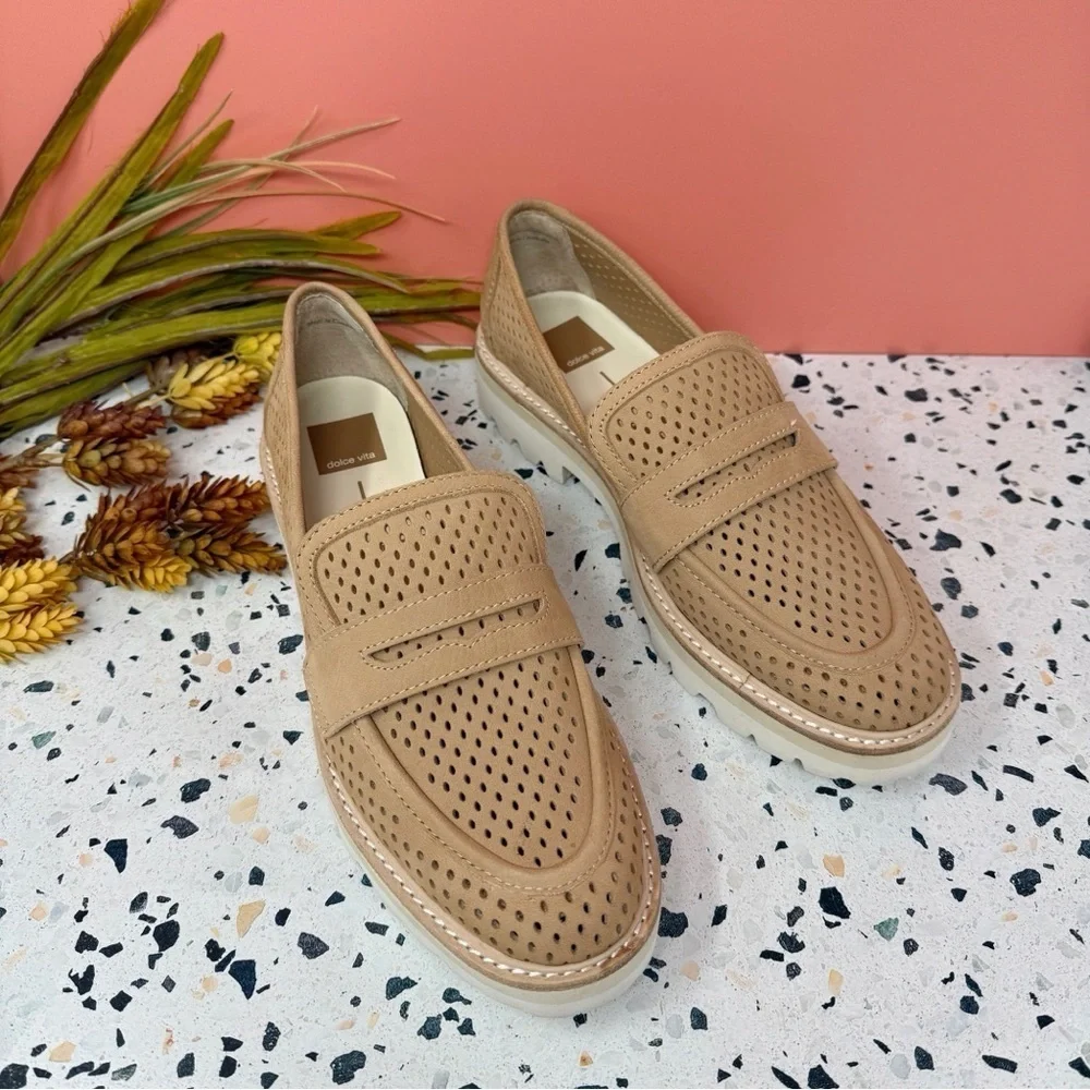 Dolce Vita Malila Tan Perforated Nubuck Lug Sole Penny Loafers Women’s 9.5